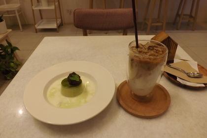 抹茶プリンとアイスカフェラテ